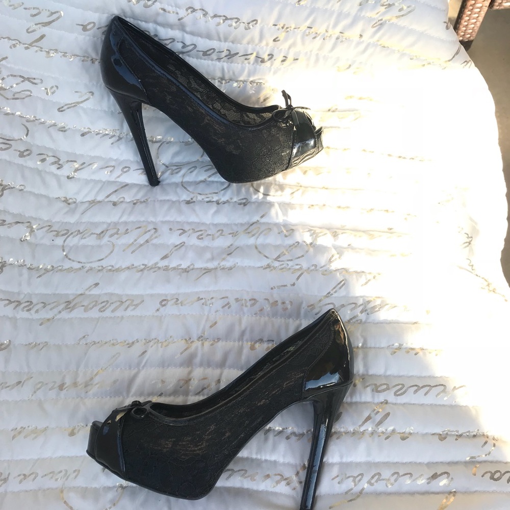 Barely used Lace Guess Peep toe pumps